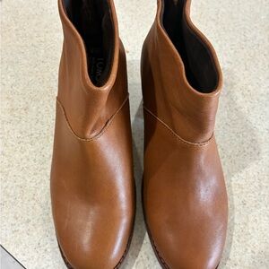 Tom’s women’s size 5 Brown Leather Ankle Boots